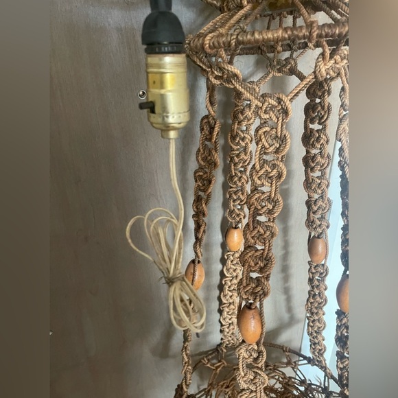 Vintage macrame flower pot holder with light - Picture 2 of 7